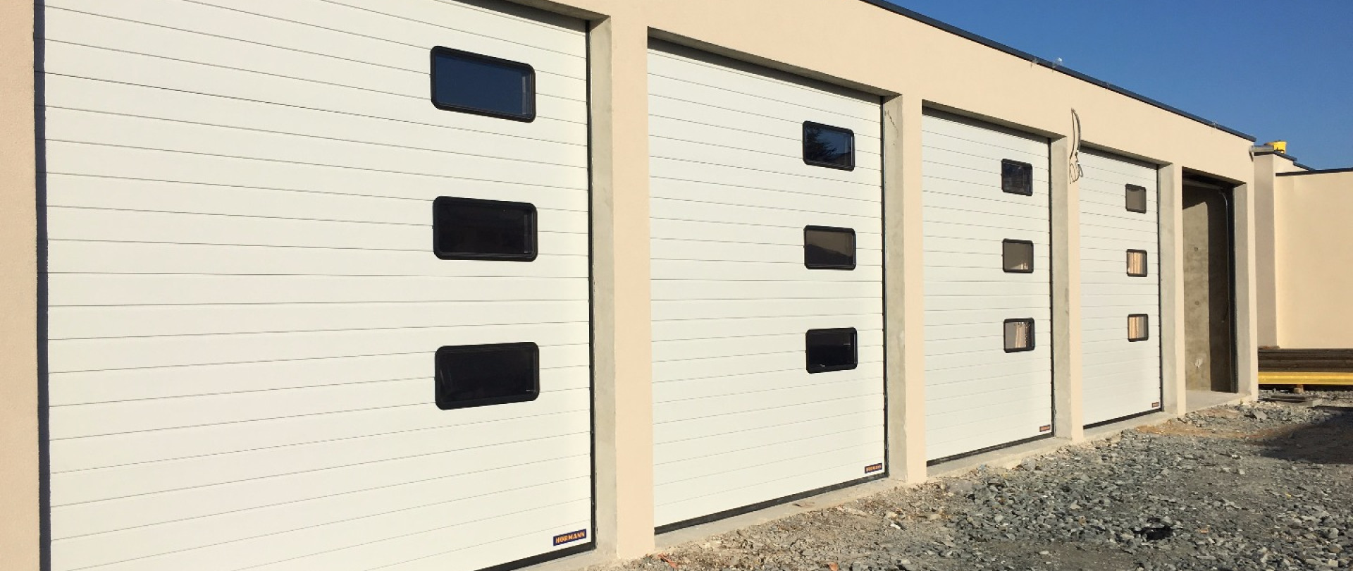 Etude, fabrication et installation Portes de garage sur mesure