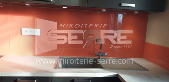 Etude et fabrication Crédence de cuisine en verre proche de Mâcon (71) -  Miroiterie SERRE