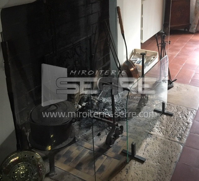 Etude et fabrication Pare-feu cheminée à Villié Morgon dans le 69 -  Miroiterie SERRE