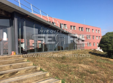 Remplacement de vitrages sur mur rideau au Lycée Agricole Bel Air à St Jean d’Ardières (69)