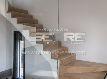 Garde corps en verre pour protection d'escalier proche de Villefranche-sur- Saône