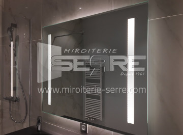 Pose de miroir de salle de bain à Lyon (69)