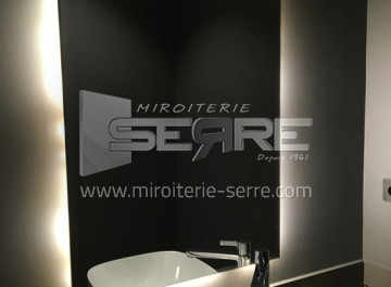 Pose de miroir de salle de bain moderne proche de Mâcon (71)