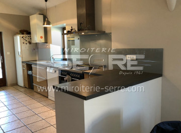 Crédence de cuisine en verre sur mesure proche de Villefranche-sur-Saône (69)