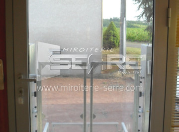 Porte sur mesure en aluminium à CERCIE