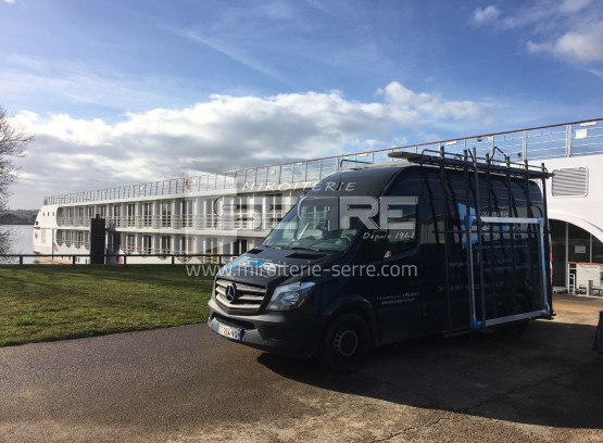 Fenêtres aluminiums et moustiquaires sur mesure pour le bateau AMADEUS Provence proche de Lyon (69)