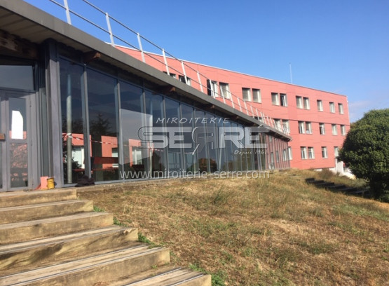 Remplacement de vitrages sur mur rideau au Lycée Agricole Bel Air à St Jean d’Ardières (69)