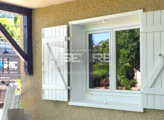 Installation d 'une fenêtre en PVC blanc à Cercié (69)