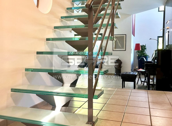 Marches d'escalier intérieur sur-mesure en verre à Fareins (01)