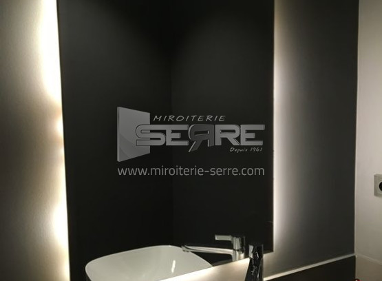 Pose de miroir de salle de bain moderne proche de Mâcon (71)