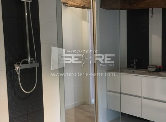 Paroi de douche sur mesure proche de Villefranche-sur-Saône (69)