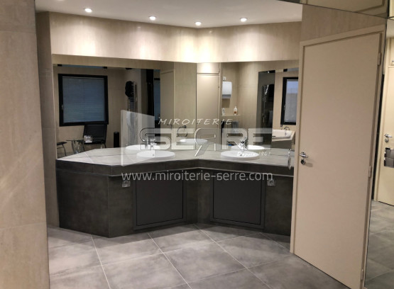 Installation de miroir salle de bain à Belleville-en-Beaujolais (69)