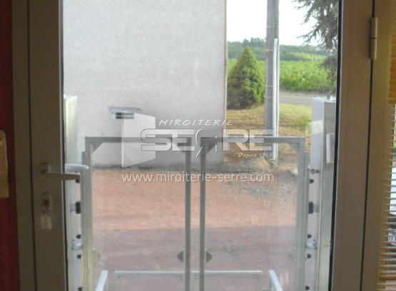 Porte sur mesure en aluminium à CERCIE