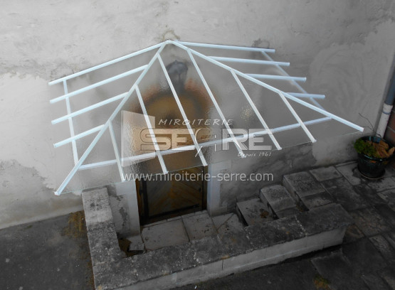 Verre martelé sur marquise en acier proche de Belleville-en-Beaujolais (69)