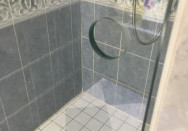 Porte de douche sur mesure salle de bain proche de Belleville-en-Beaujolais (69)