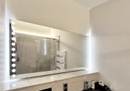 Ensemble de miroirs lumineux dans un château à Trévoux (01)