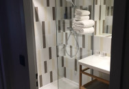 Pare douche salle de bain à l'hôtel Mercure proche de Lyon (69)